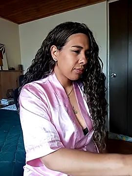 IVONNE COLLINS33 online show from 29, 11, 2025