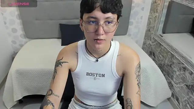 emahills  axelrose online show from 13, 9, 2025