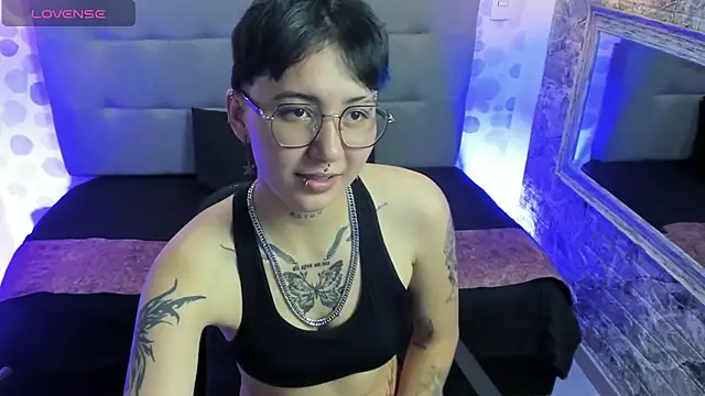 emahills  axelrose online show from 22, 9, 2025