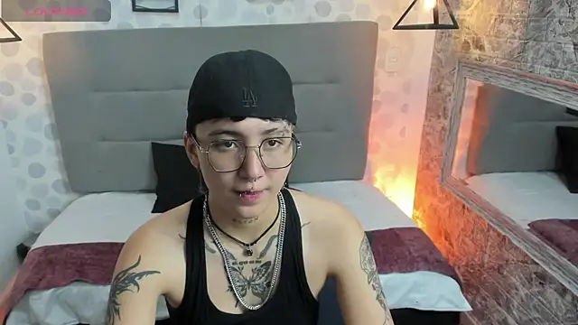 emahills  axelrose online show from 4, 10, 2025