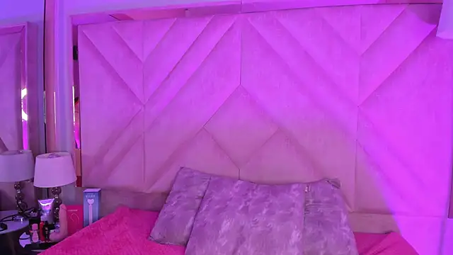 SofiJones  online show from 10, 11, 2025