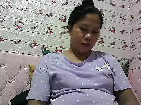 Snapshot of Pilipinalyn23 chatting on 22, 5, 2026 Pilipinalyn23 online show from 22, 5, 2026