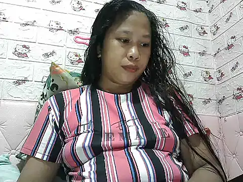 Snapshot of Pilipinalyn23 chatting on 4, 7, 2026 Pilipinalyn23 online show from 4, 7, 2026