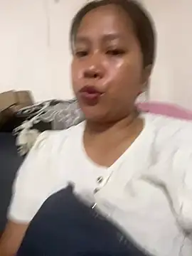 Snapshot of Pilipinalyn23 chatting on 26, 7, 2026 Pilipinalyn23 online show from 26, 7, 2026