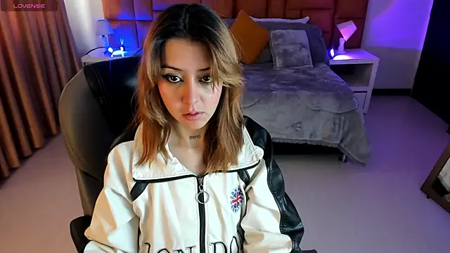 Catti Brie online show from 10, 11, 2025