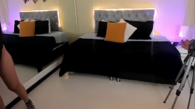 Catti Brie online show from 26, 11, 2025