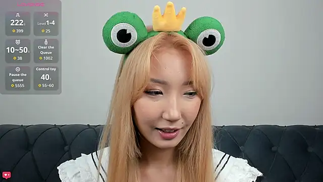 Snapshot of Yume_ko chatting on 12, 9, 2025 Yume ko online show from 12, 9, 2025