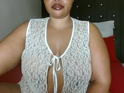 Snapshot of Chubby-barbie chatting on 24, 10, 2025 Chubby-barbie online show from 24, 10, 2025