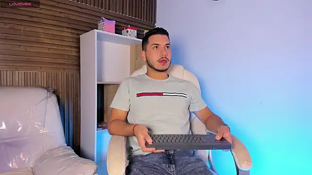 Snapshot of Axel_grey_ chatting on 1, 10, 2025 Axel grey online show from 1, 10, 2025