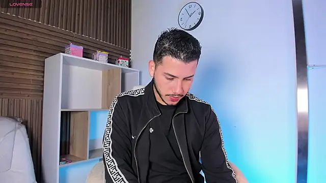 Snapshot of Axel_grey_ chatting on 6, 10, 2025 Axel grey online show from 6, 10, 2025