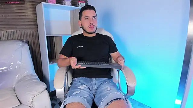 Snapshot of Axel_grey_ chatting on 8, 10, 2025 Axel grey online show from 8, 10, 2025
