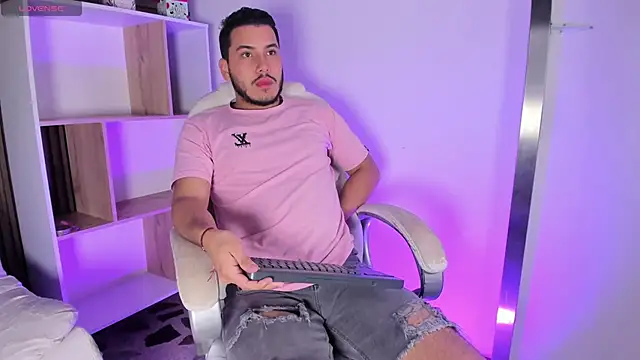 Axel grey  online show from 15, 10, 2025