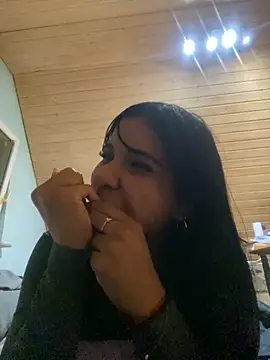 Snapshot of Laura-angeel chatting on 4, 10, 2025 Laura-angeel online show from 4, 10, 2025