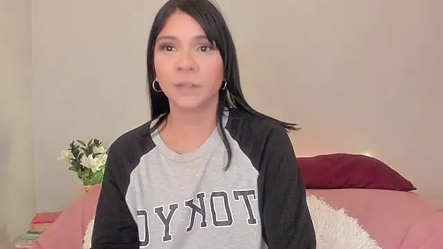 Snapshot of Laura-angeel chatting on 3, 11, 2025 Laura-angeel online show from 3, 11, 2025