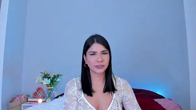 Snapshot of Laura-angeel chatting on 25, 11, 2025 Laura-angeel online show from 25, 11, 2025