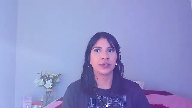 Snapshot of Laura-angeel chatting on 1, 12, 2025 Laura-angeel online show from 1, 12, 2025