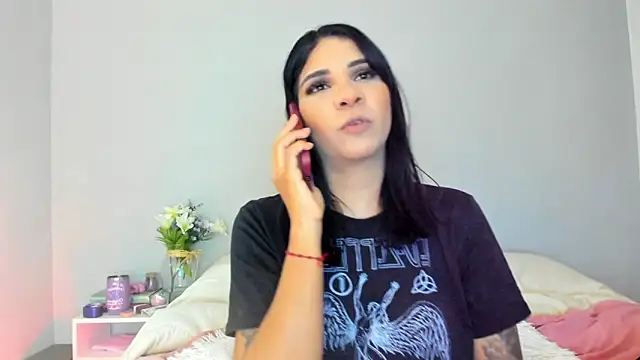 Snapshot of Laura-angeel chatting on 20, 12, 2025 Laura-angeel online show from 20, 12, 2025