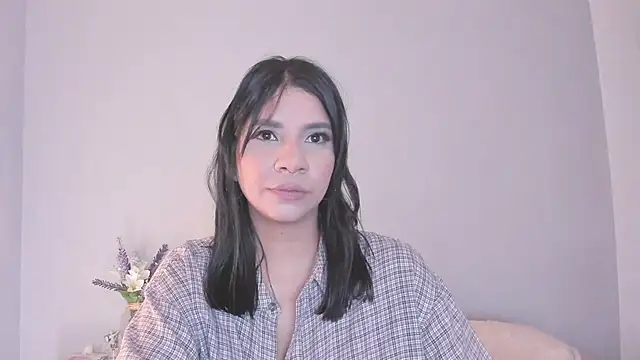 Snapshot of Laura-angeel chatting on 5, 2, 2026 Laura-angeel online show from 5, 2, 2026