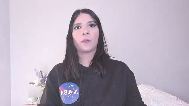 Snapshot of Laura-angeel chatting on 7, 2, 2026 Laura-angeel online show from 7, 2, 2026