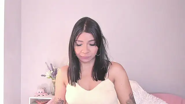 Snapshot of Laura-angeel chatting on 9, 2, 2026 Laura-angeel online show from 9, 2, 2026