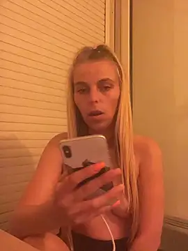 Snapshot of BrumeLove chatting on 2, 6, 2026 BrumeLove online show from 2, 6, 2026