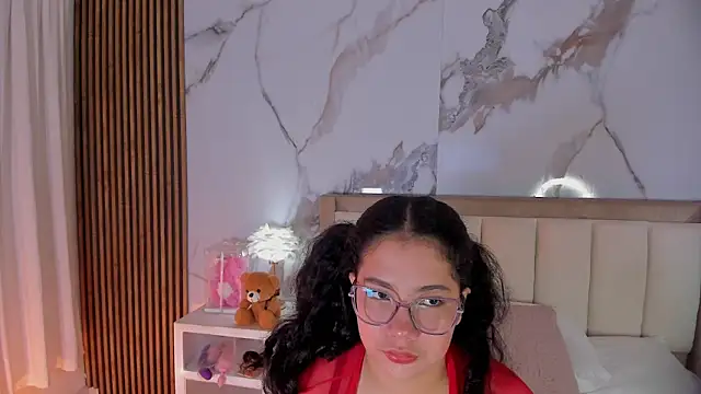 Snapshot of LunaRosse_ chatting on 1, 7, 2026 LunaRosse online show from 1, 7, 2026