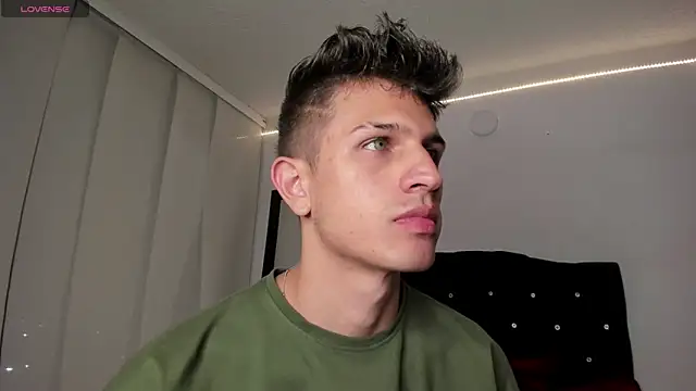 Snapshot of kevin_ahss chatting on 15, 9, 2025 kevin ahss online show from 15, 9, 2025