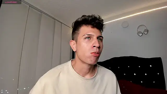 Snapshot of kevin_ahss chatting on 18, 9, 2025 kevin ahss online show from 18, 9, 2025