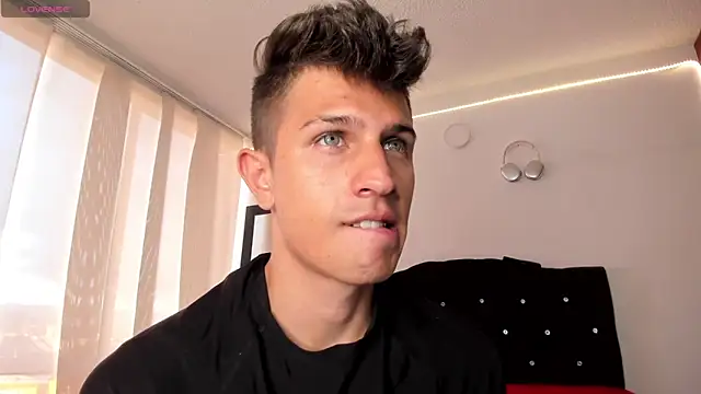 Snapshot of kevin_ahss chatting on 7, 10, 2025 kevin ahss online show from 7, 10, 2025