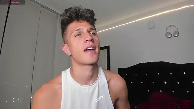 Snapshot of kevin_ahss chatting on 15, 10, 2025 kevin ahss online show from 15, 10, 2025