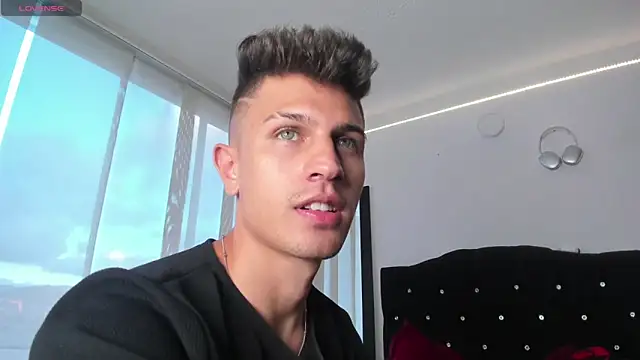 Snapshot of kevin_ahss chatting on 24, 10, 2025 kevin ahss online show from 24, 10, 2025