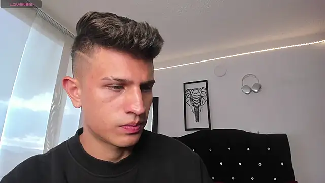 Snapshot of kevin_ahss chatting on 25, 10, 2025 kevin ahss online show from 25, 10, 2025