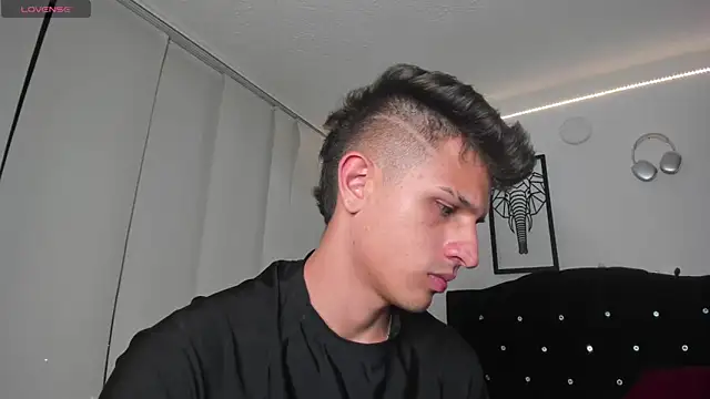 Snapshot of kevin_ahss chatting on 27, 10, 2025 kevin ahss online show from 27, 10, 2025