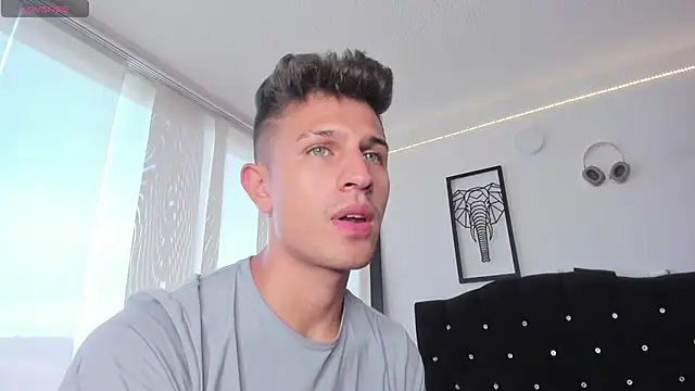 Snapshot of kevin_ahss chatting on 28, 10, 2025 kevin ahss online show from 28, 10, 2025