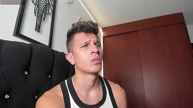 Snapshot of kevin_ahss chatting on 12, 11, 2025 kevin ahss online show from 12, 11, 2025