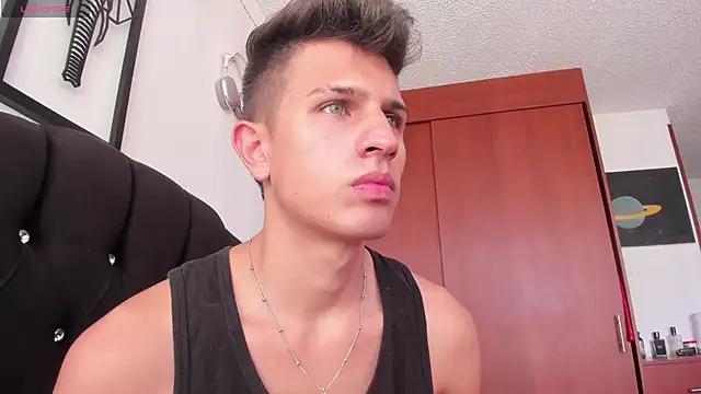 Snapshot of kevin_ahss chatting on 14, 11, 2025 kevin ahss online show from 14, 11, 2025