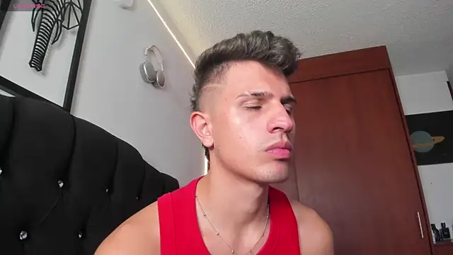 Snapshot of kevin_ahss chatting on 21, 11, 2025 kevin ahss online show from 21, 11, 2025