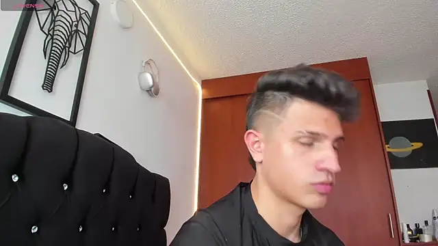 Snapshot of kevin_ahss chatting on 24, 11, 2025 kevin ahss online show from 24, 11, 2025