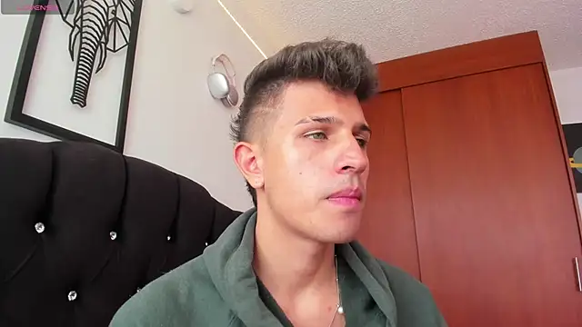 Snapshot of kevin_ahss chatting on 26, 11, 2025 kevin ahss online show from 26, 11, 2025