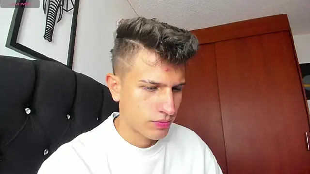 Snapshot of kevin_ahss chatting on 27, 11, 2025 kevin ahss online show from 27, 11, 2025