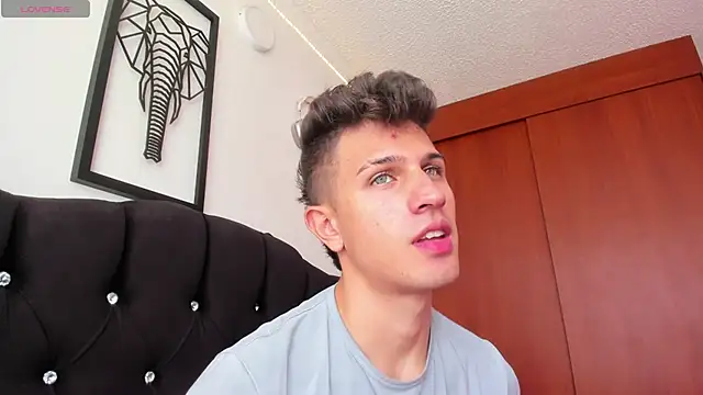 Snapshot of kevin_ahss chatting on 28, 11, 2025 kevin ahss online show from 28, 11, 2025