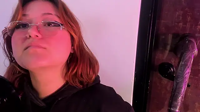 isa grey  online show from 28, 9, 2025