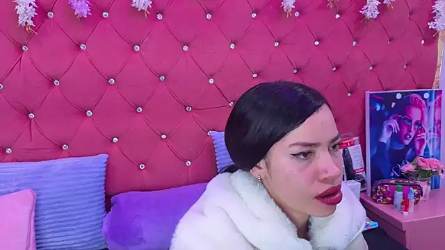 Nanis James online show from 4, 10, 2025