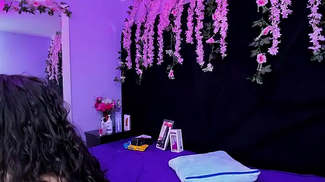 Nanis James online show from 8, 3, 2026