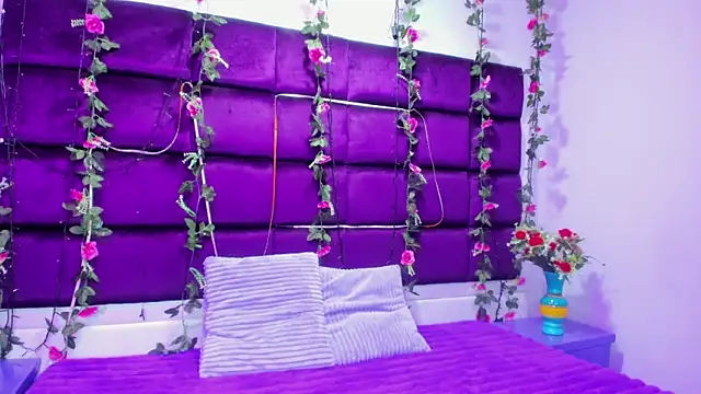 Nanis James online show from 19, 4, 2026