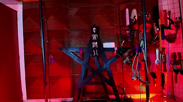 Misstresss aurora bdsm online show from 14, 4, 2026