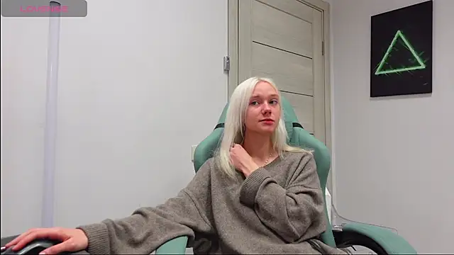 Snapshot of Laura_Chaplin chatting on 28, 9, 2025 Laura Chaplin online show from 28, 9, 2025