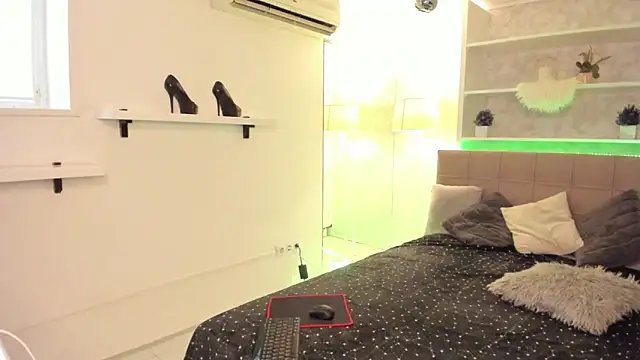 IsabelKiss online show from 29, 10, 2025