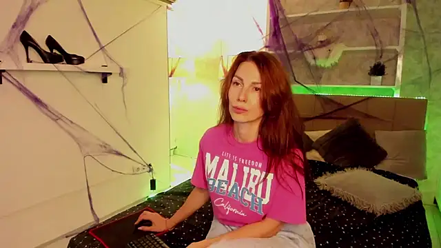 IsabelKiss online show from 4, 11, 2025