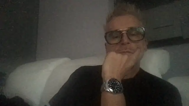 Axl hot online show from 25, 9, 2025